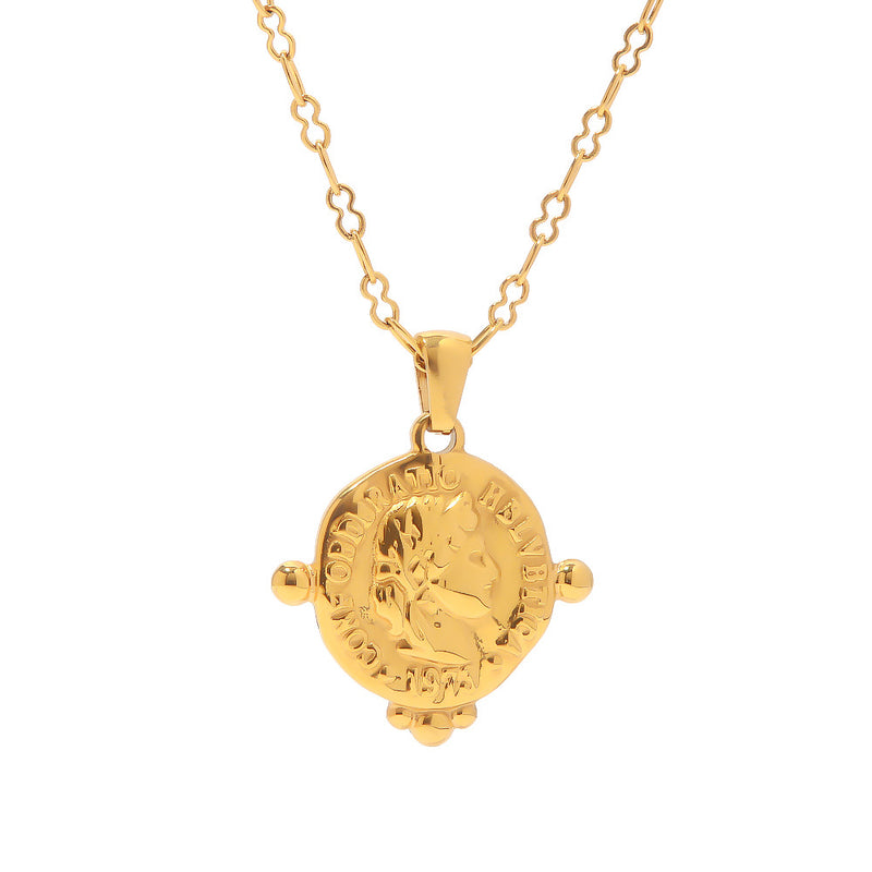 Cecilia - same necklace  trend fashion